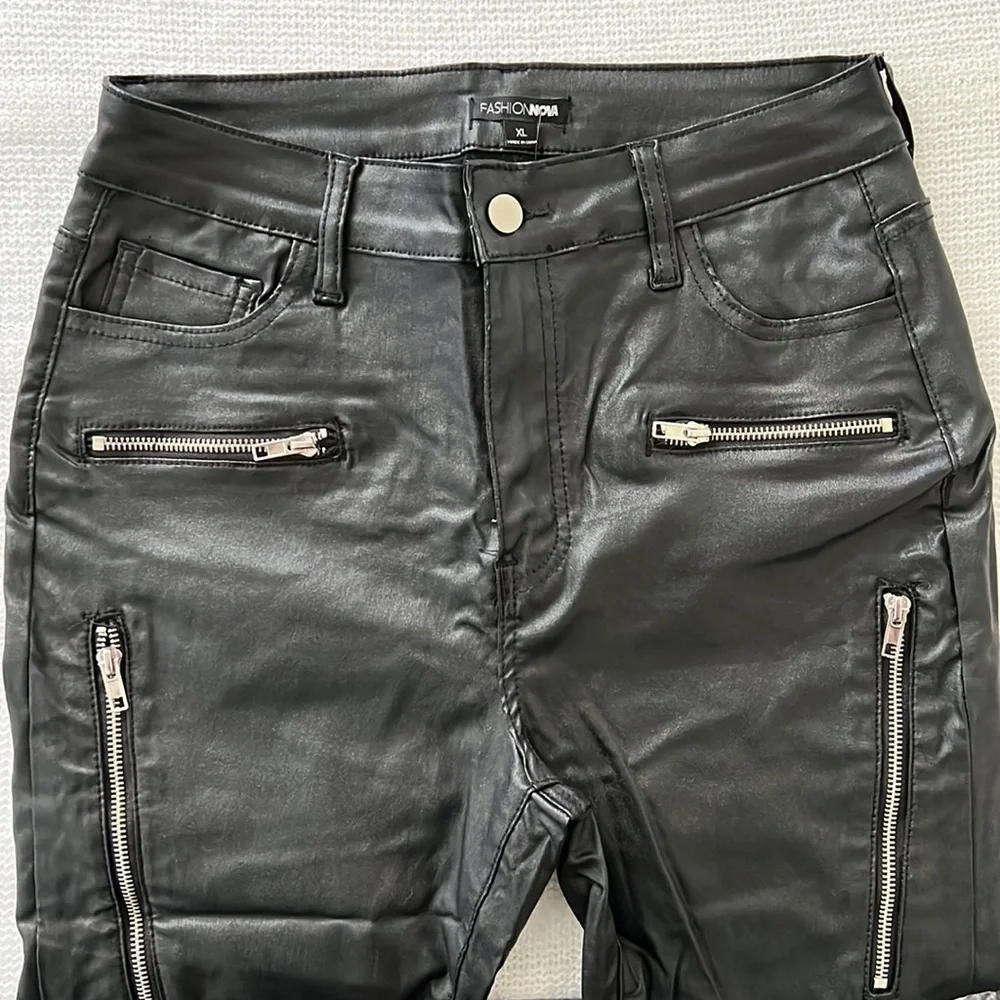 Faux leather pants - Picture 4 of 6